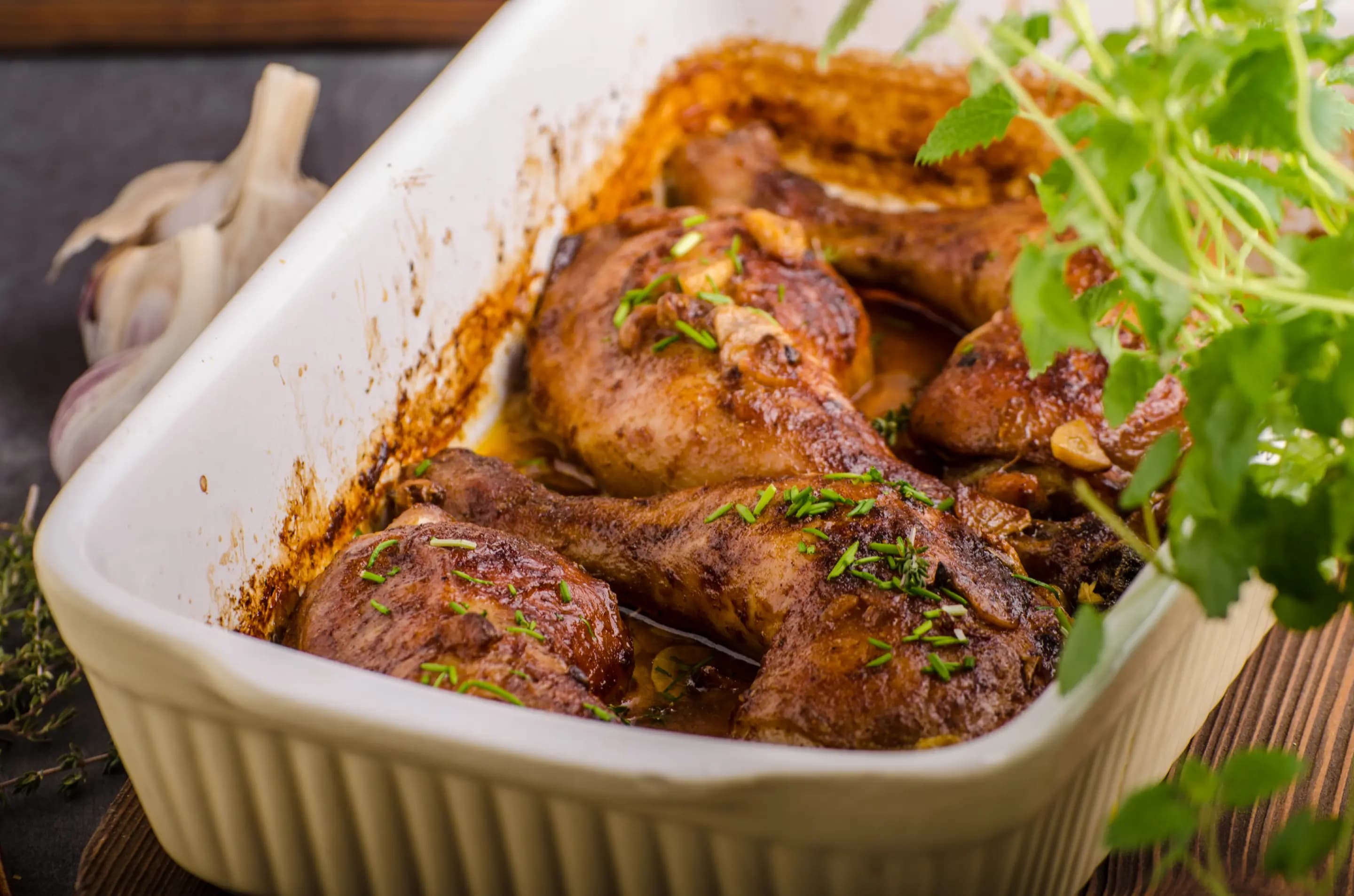 Geschmorte Gänsekeulen mit Rotweinsud