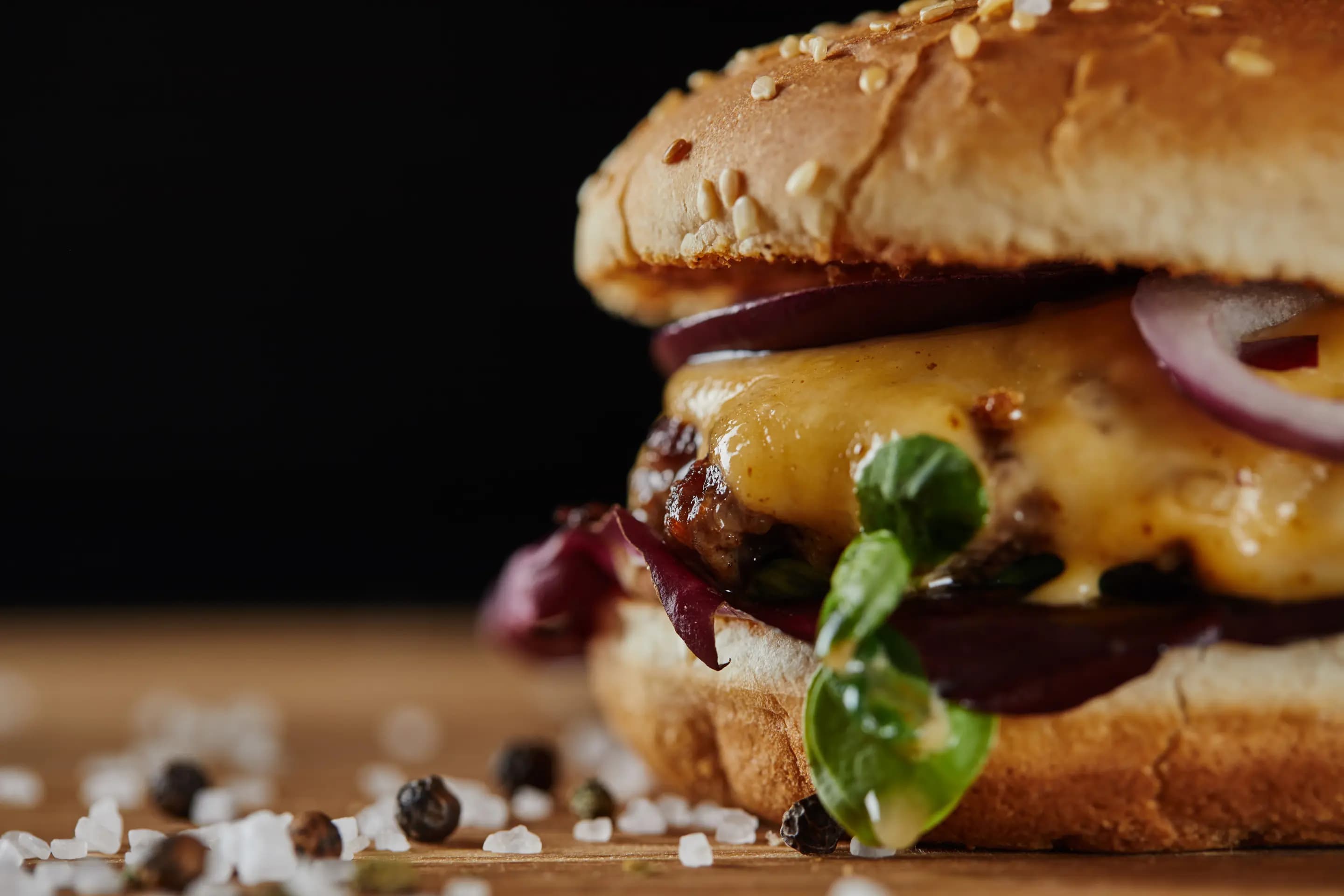 Salz-Pfeffer-Garlic Ultimate Cheeseburger