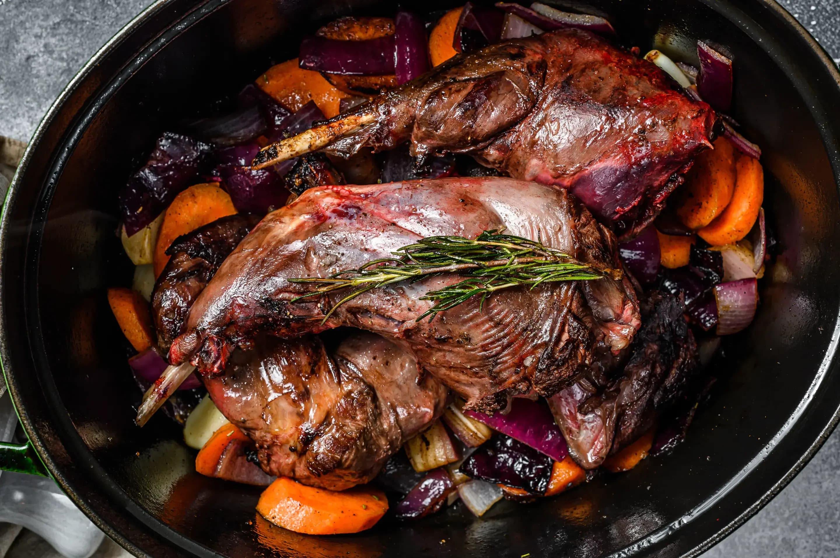 Geschmorte Hasenkeulen