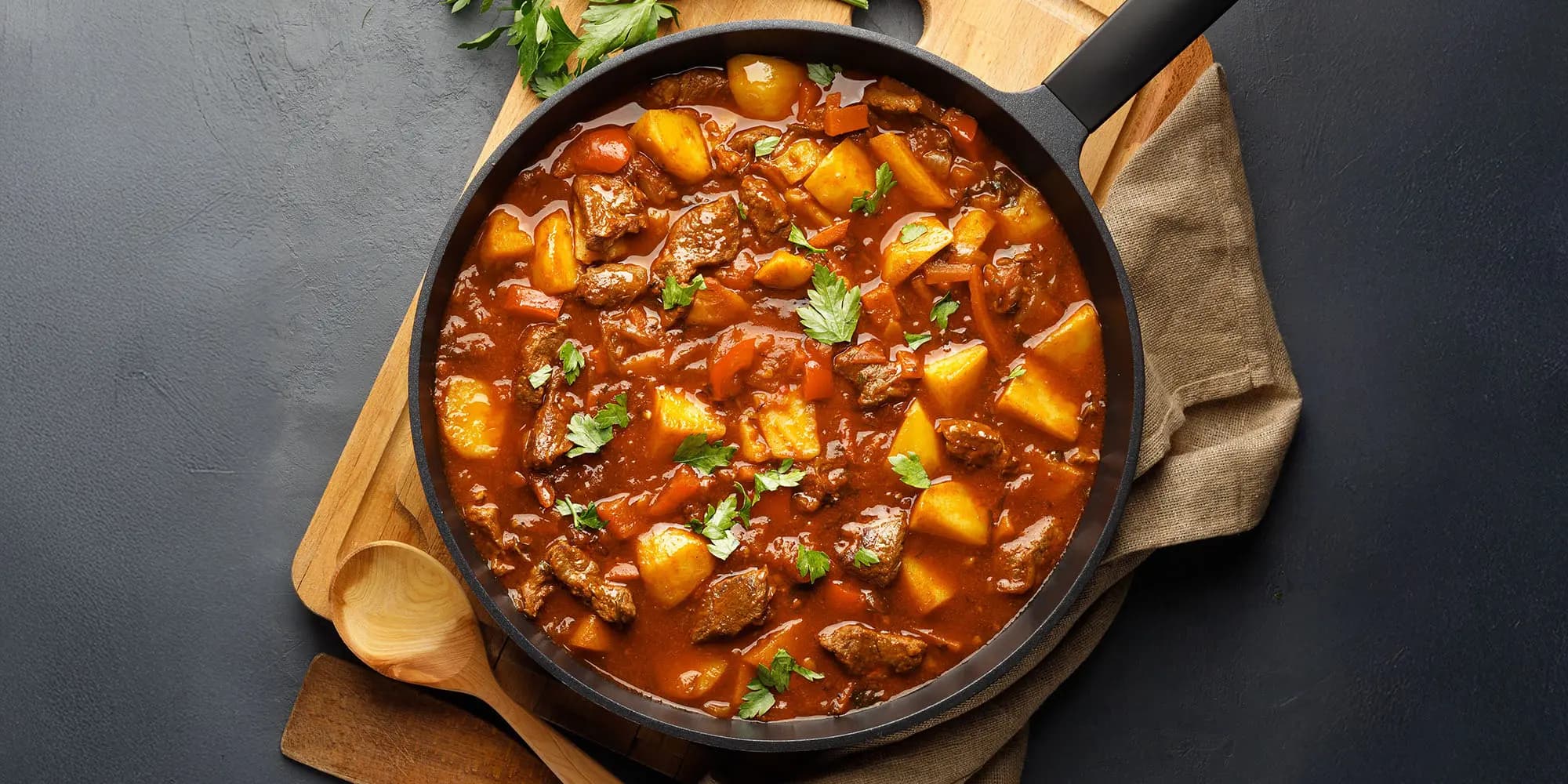 Smoky Gulasch mit Paprika-Kick