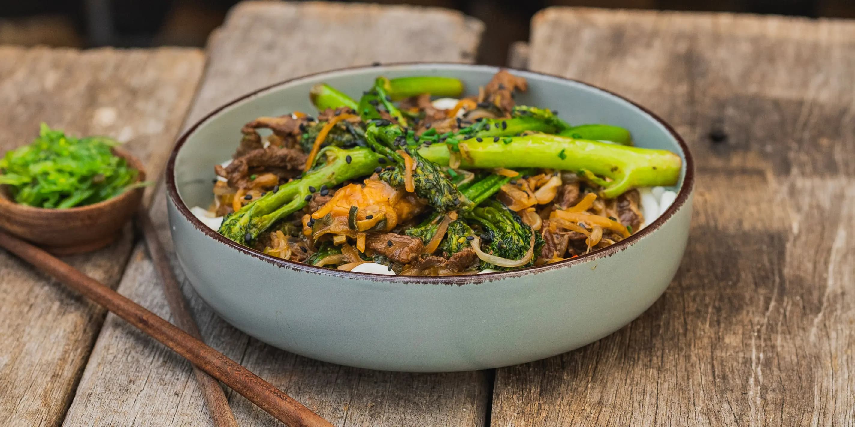 Creamy Peanut-Beef – Bimi Udon-Pfanne